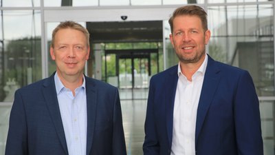 Dr. Michael Frank (R&D Manager Europe) und Jörg Bruss (Director Global Business PVB Technical Resin)