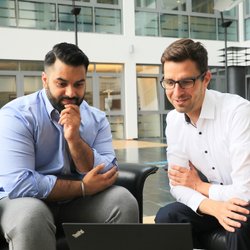 Florian Mummy (Senior Manager R&D) und Gurshranjit Singh (Technical Product Manager) im Experteninterview.